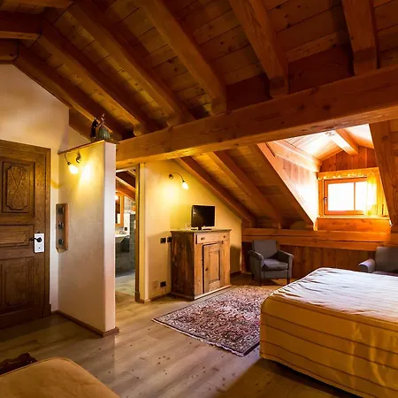 Hotel Lyshaus Gressoney-Saint-Jean Exterior photo
